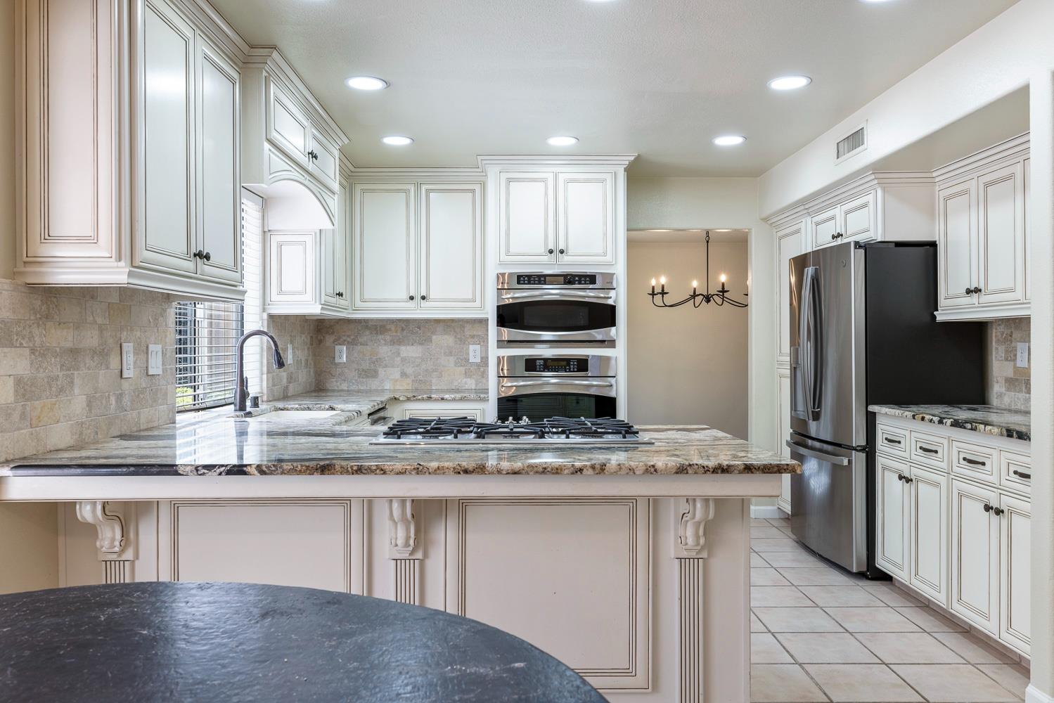 9396 N St Martin Dr, Fresno, CA 93720
