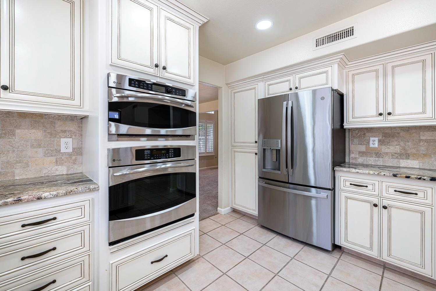 9396 N St Martin Dr, Fresno, CA 93720