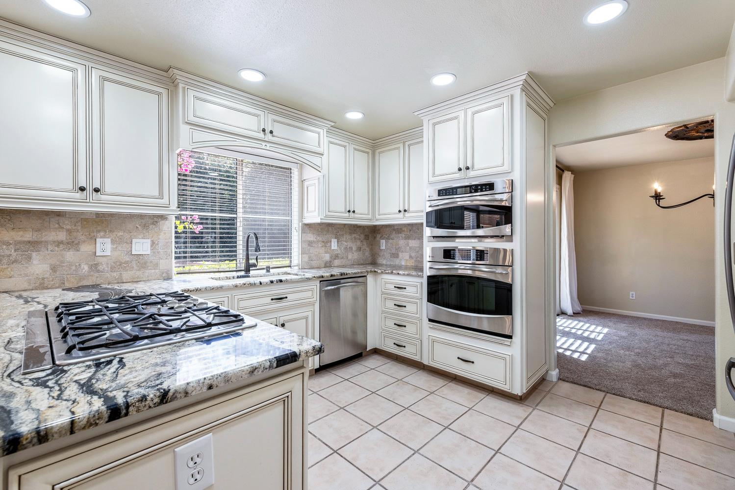 9396 N St Martin Dr, Fresno, CA 93720