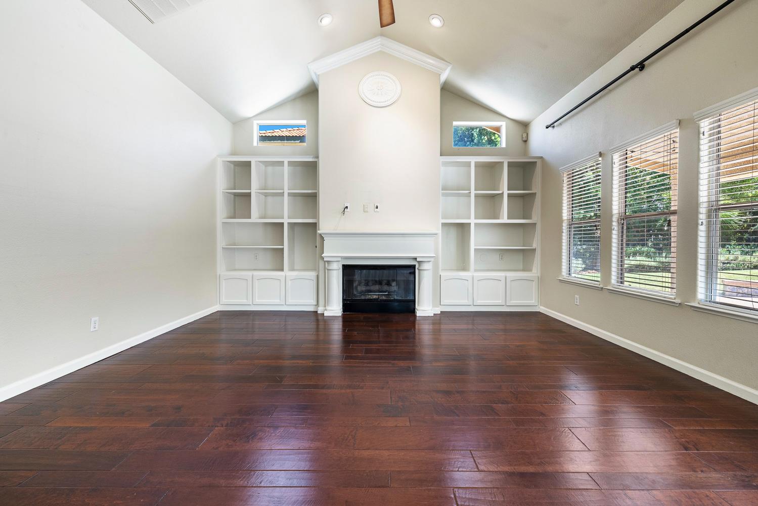 9396 N St Martin Dr, Fresno, CA 93720