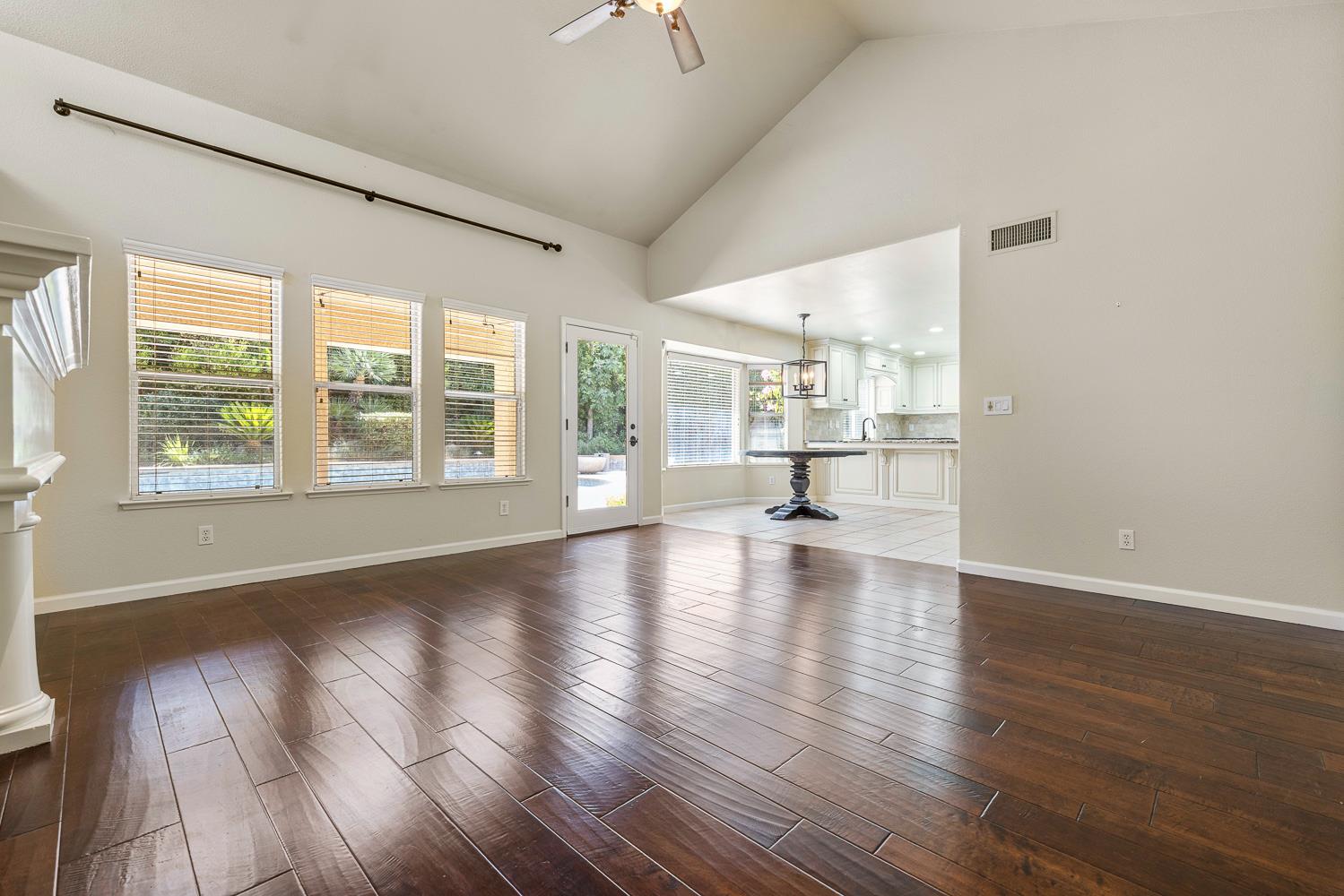 9396 N St Martin Dr, Fresno, CA 93720