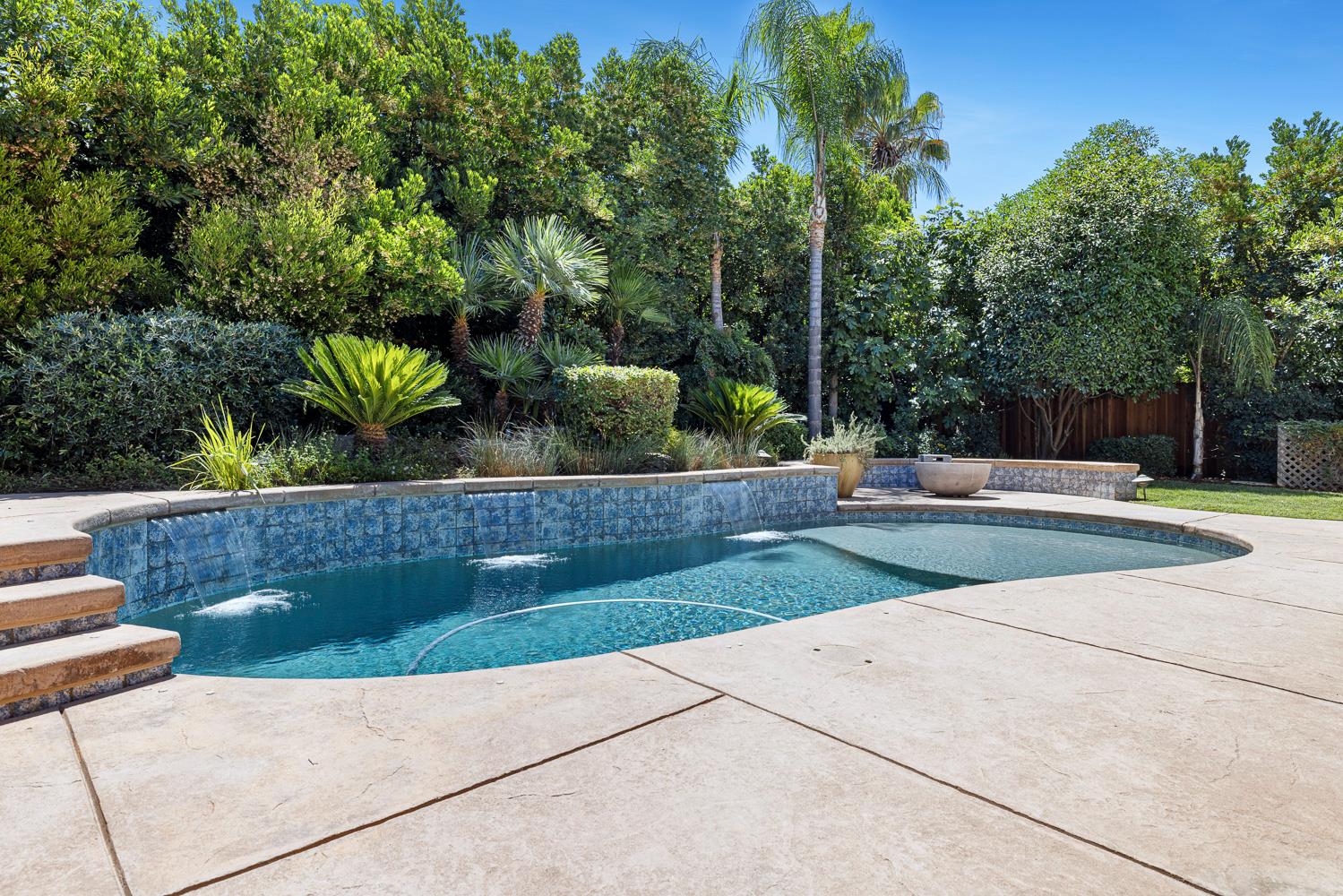9396 N St Martin Dr, Fresno, CA 93720