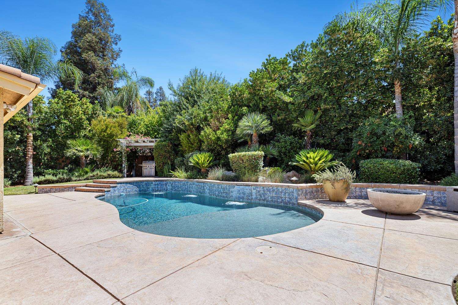 9396 N St Martin Dr, Fresno, CA 93720