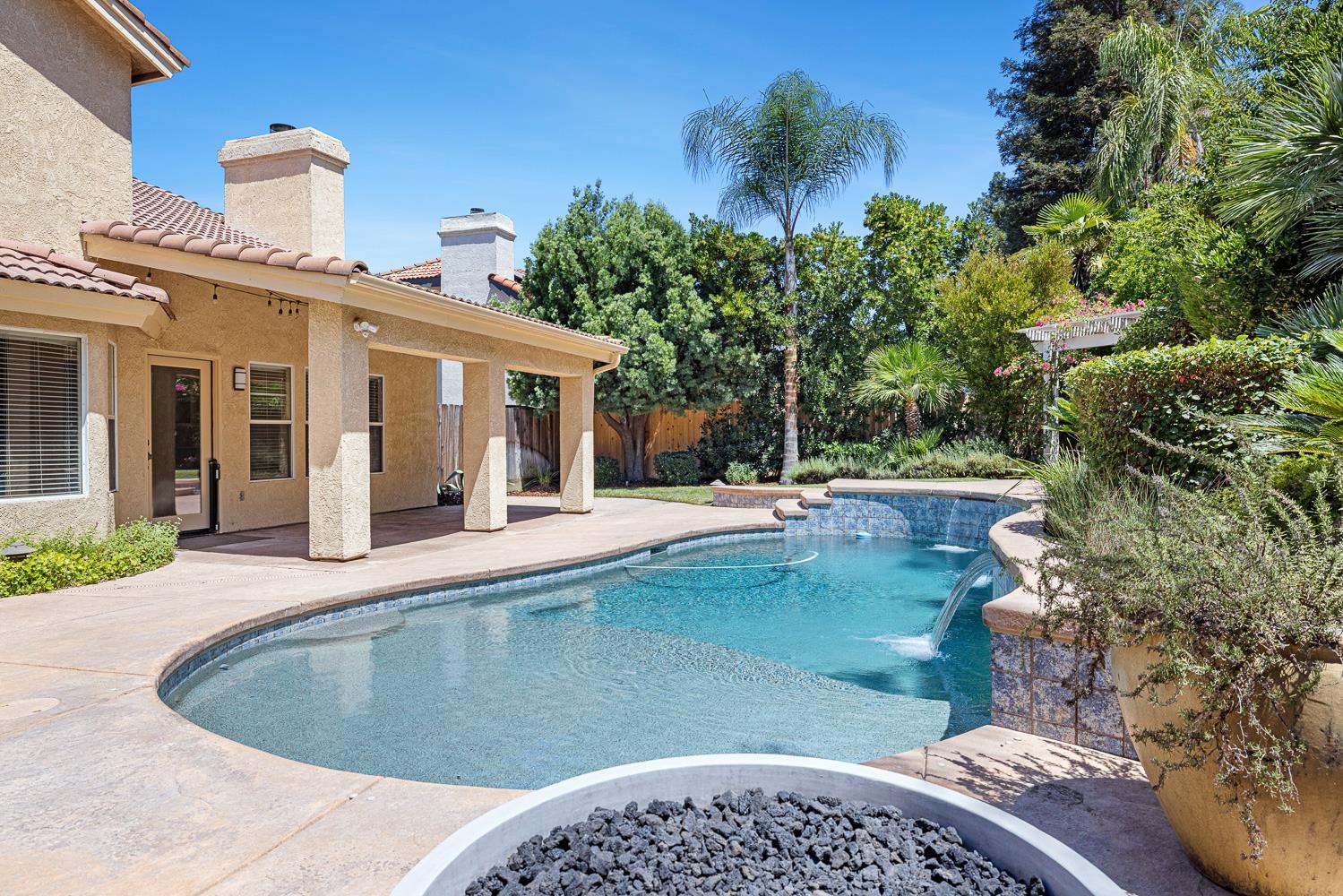 9396 N St Martin Dr, Fresno, CA 93720