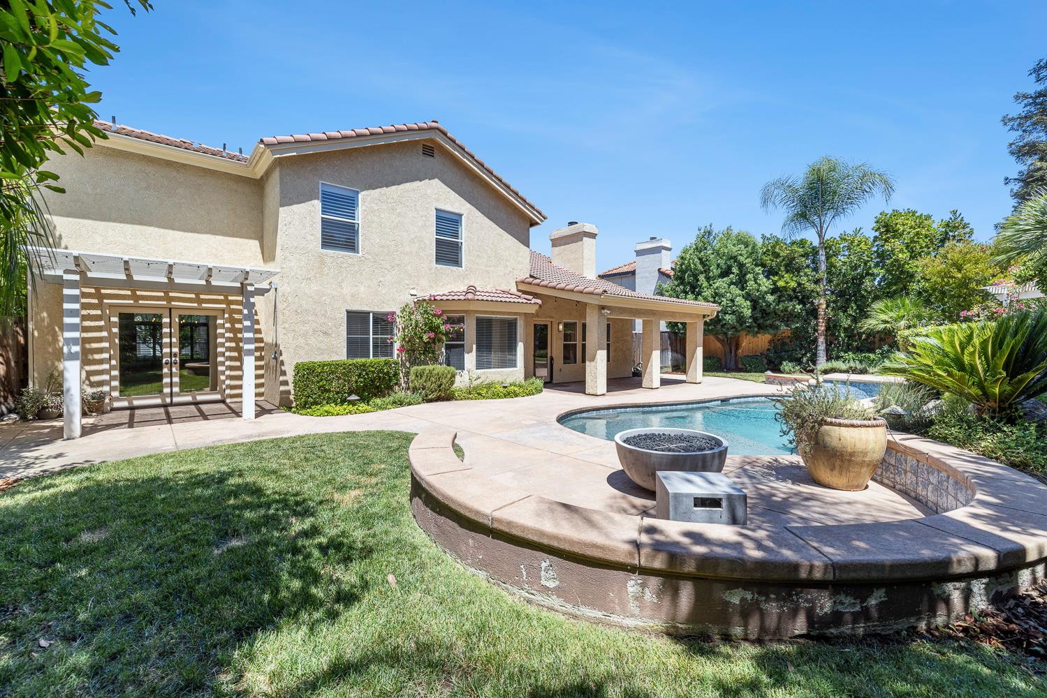 9396 N St Martin Dr, Fresno, CA 93720