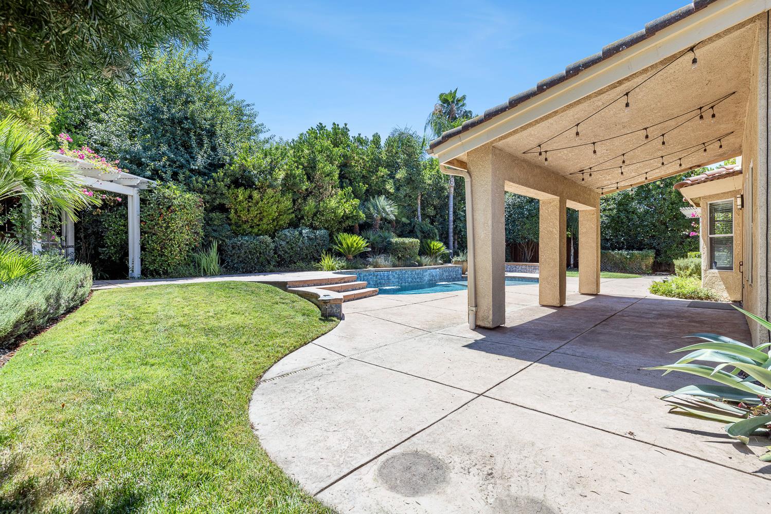 9396 N St Martin Dr, Fresno, CA 93720