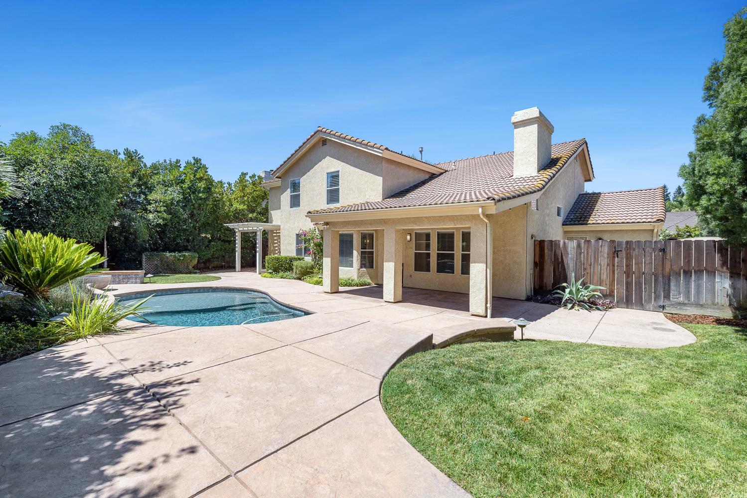 9396 N St Martin Dr, Fresno, CA 93720