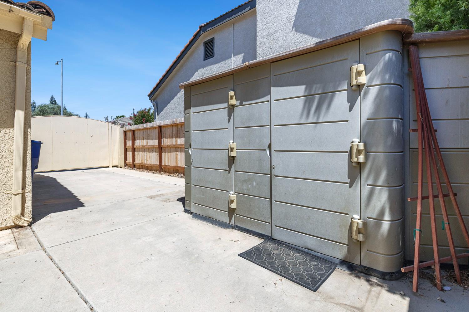 9396 N St Martin Dr, Fresno, CA 93720