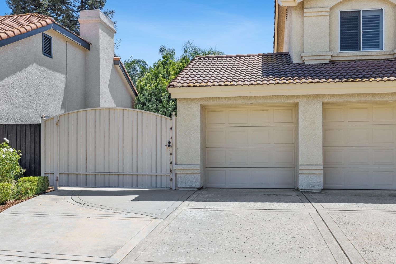 9396 N St Martin Dr, Fresno, CA 93720