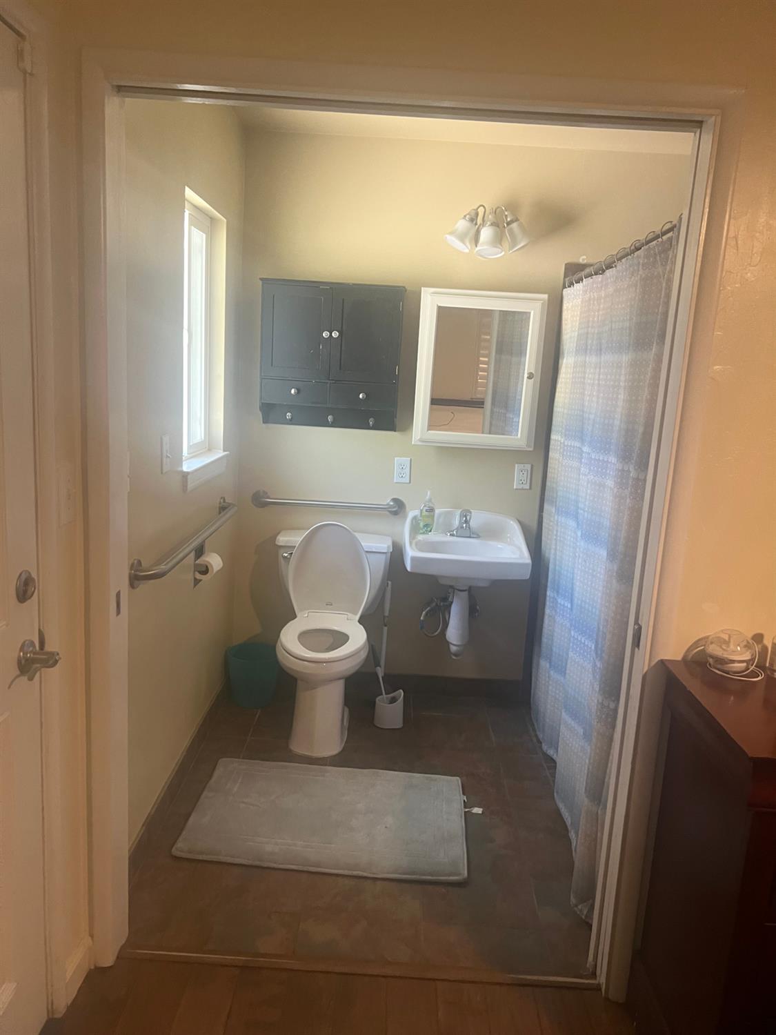 493 W Keats Ave, Fresno, CA 93704