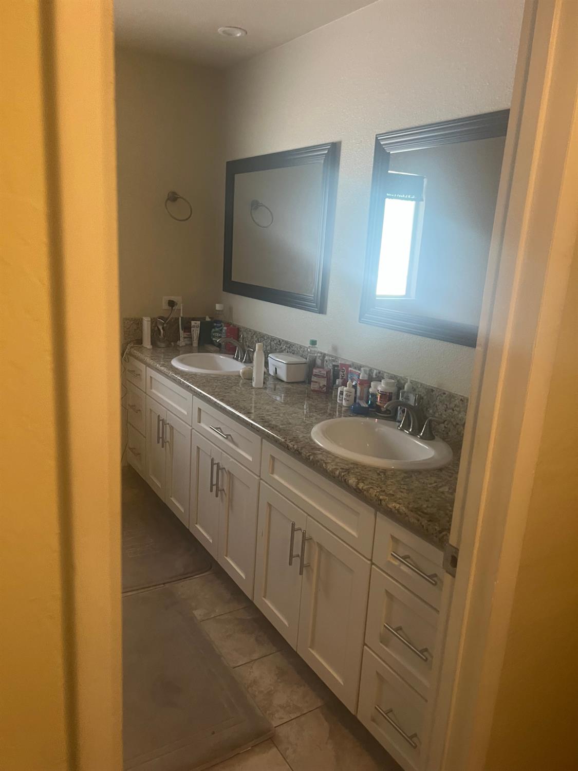 493 W Keats Ave, Fresno, CA 93704
