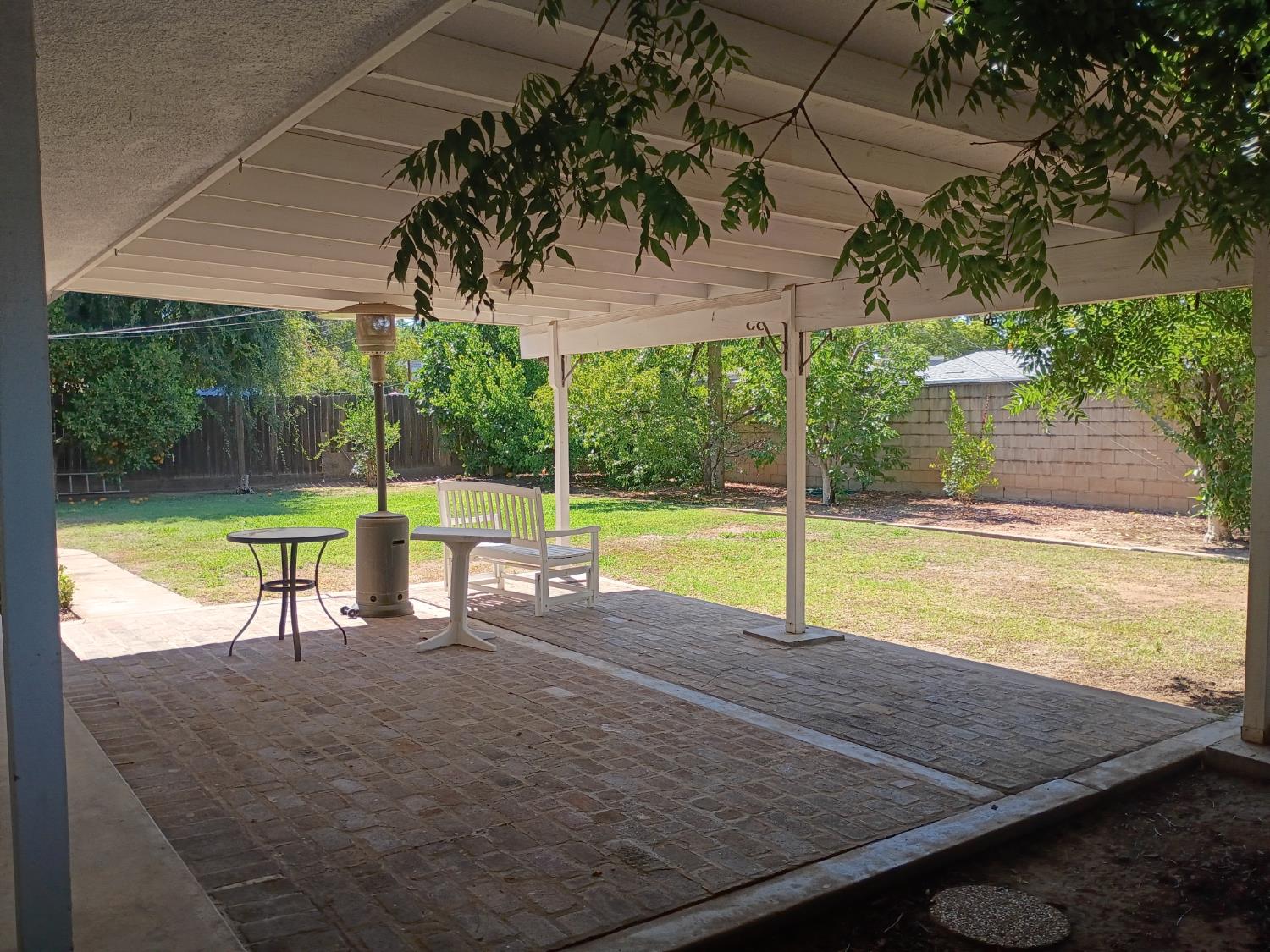 493 W Keats Ave, Fresno, CA 93704