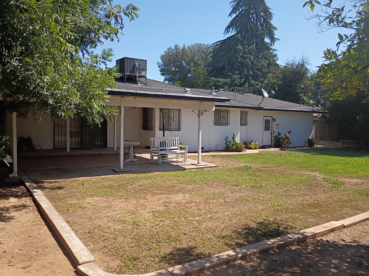 493 W Keats Ave, Fresno, CA 93704