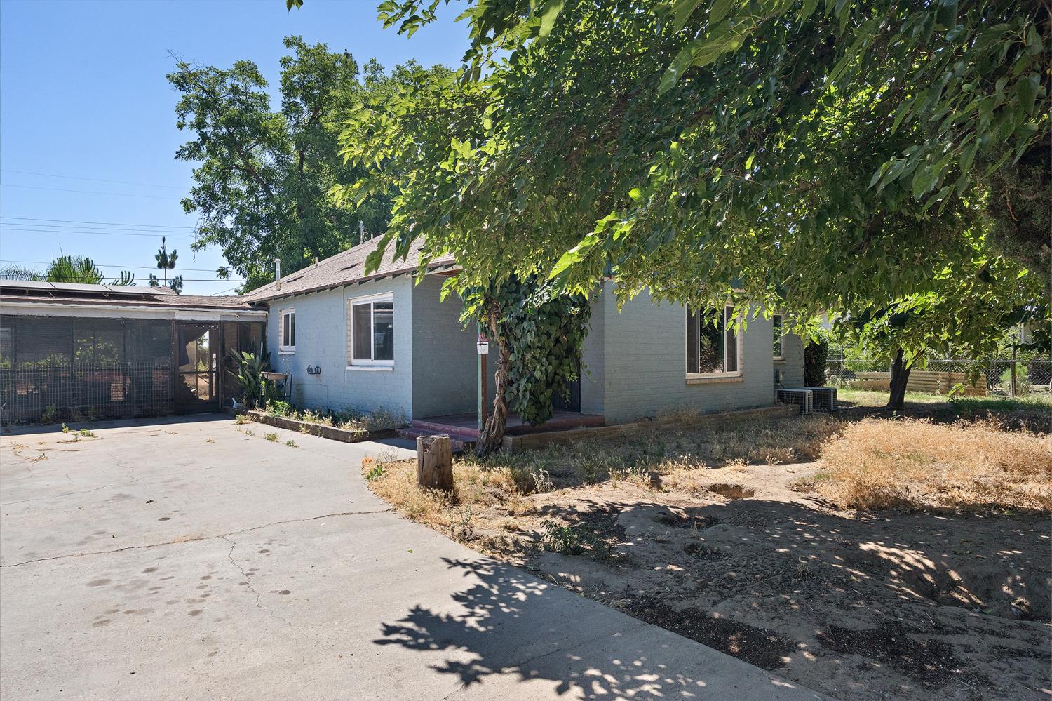 2448 S Lewis Ln, Sanger, CA 93657