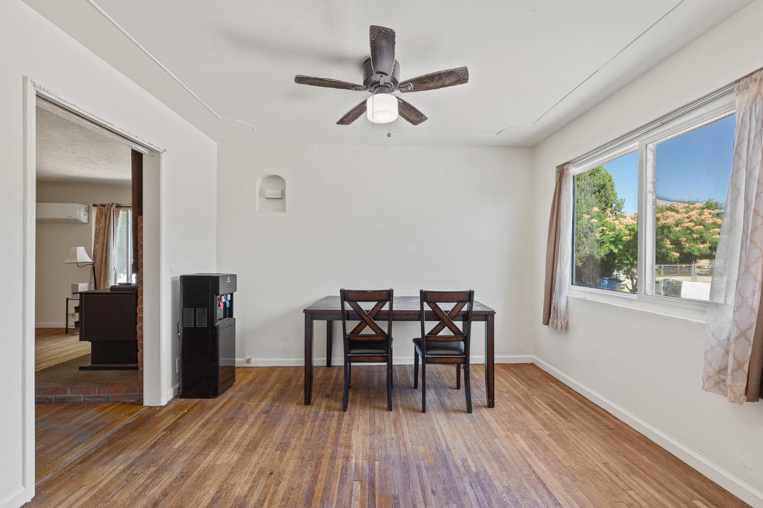 2448 S Lewis Ln, Sanger, CA 93657