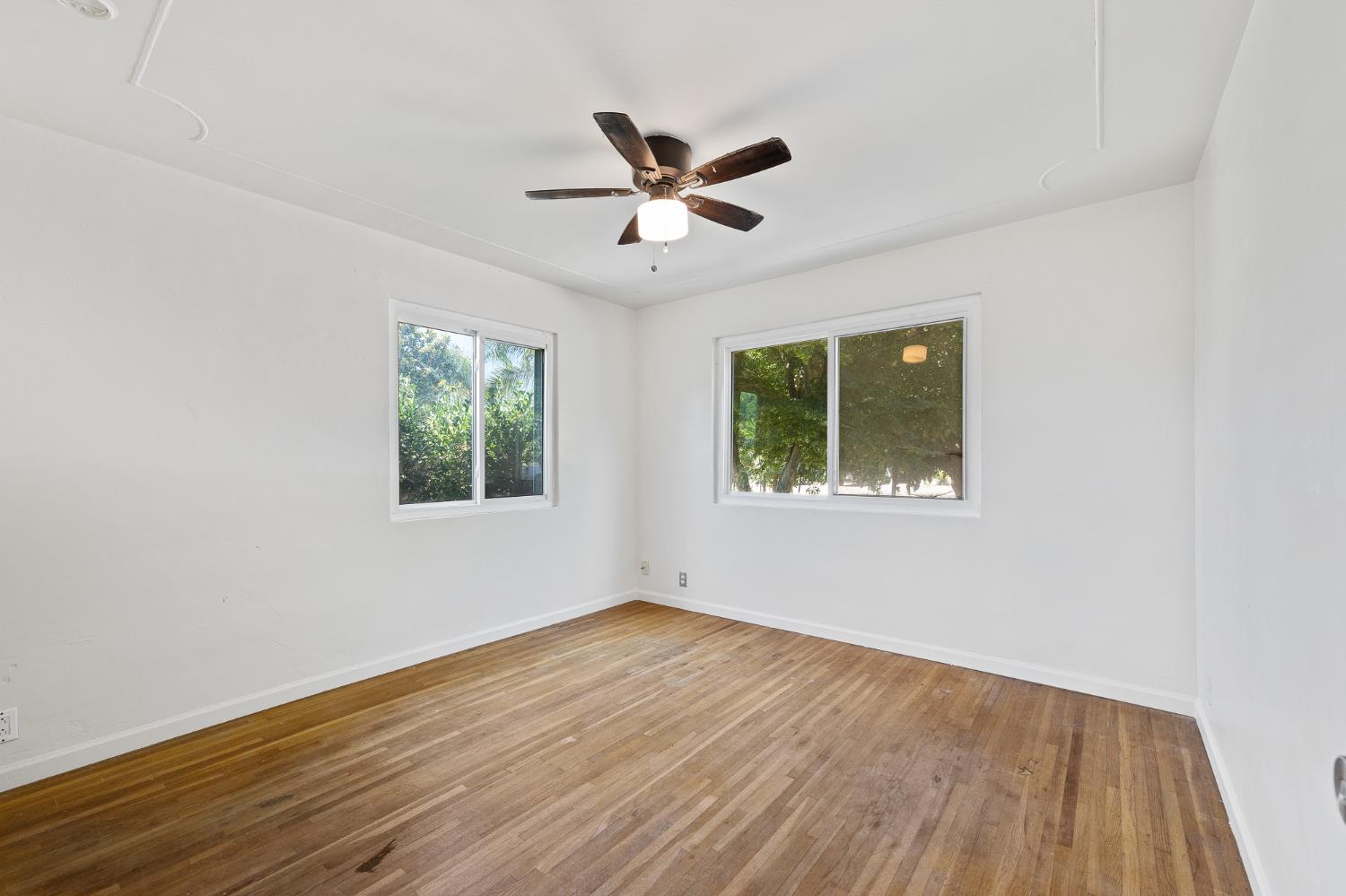 2448 S Lewis Ln, Sanger, CA 93657