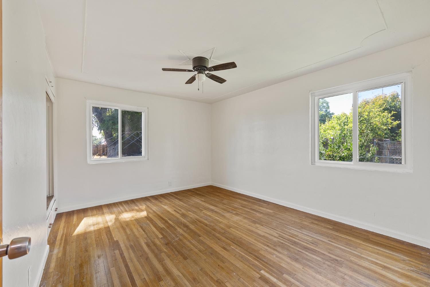 2448 S Lewis Ln, Sanger, CA 93657