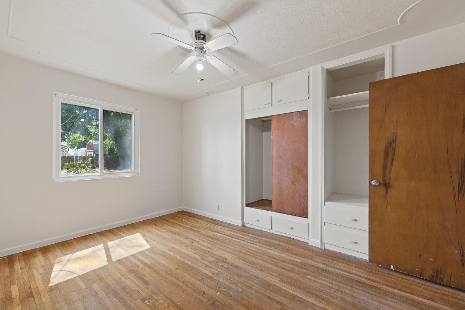 2448 S Lewis Ln, Sanger, CA 93657
