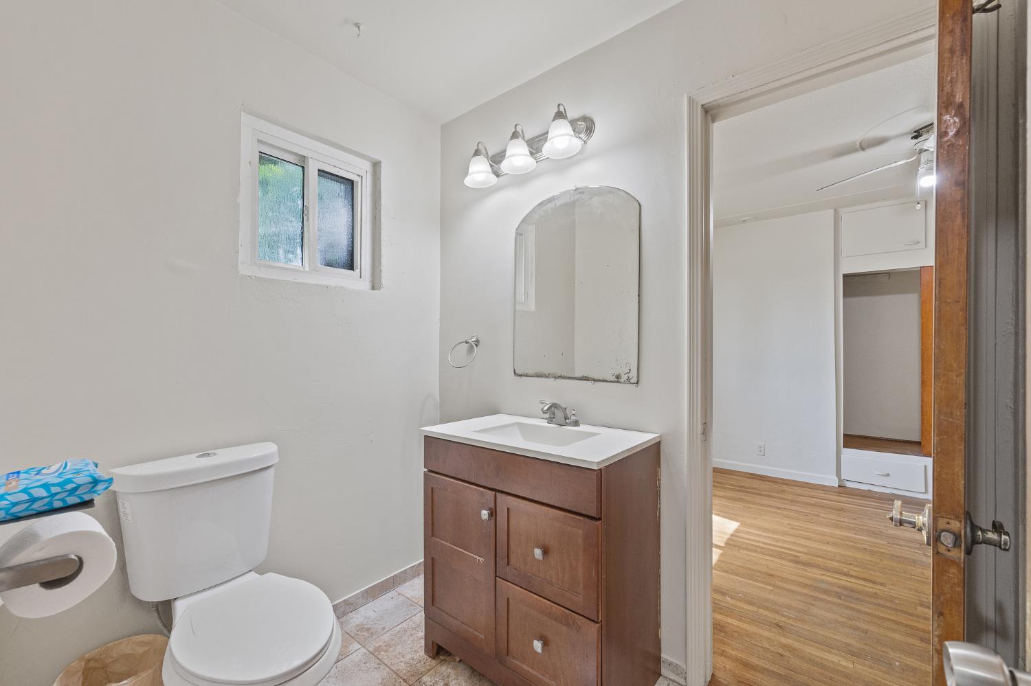 2448 S Lewis Ln, Sanger, CA 93657