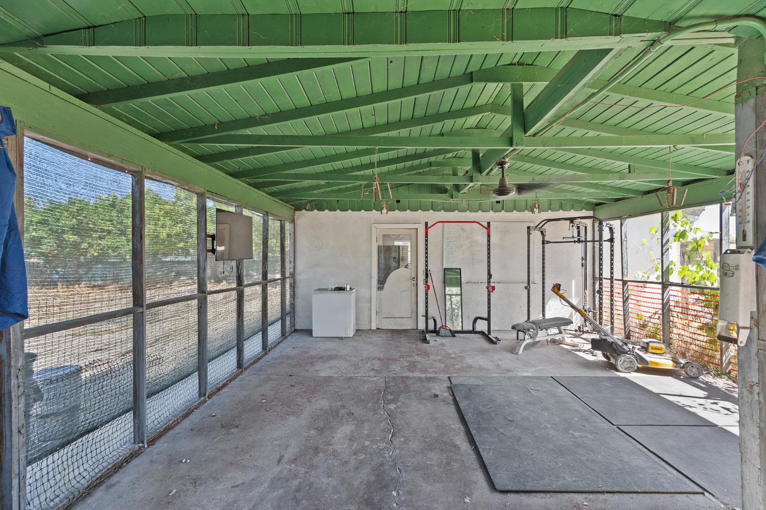 2448 S Lewis Ln, Sanger, CA 93657