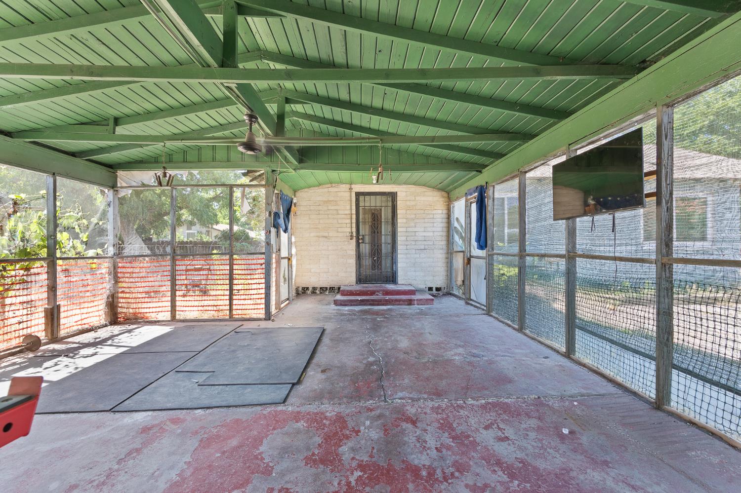 2448 S Lewis Ln, Sanger, CA 93657