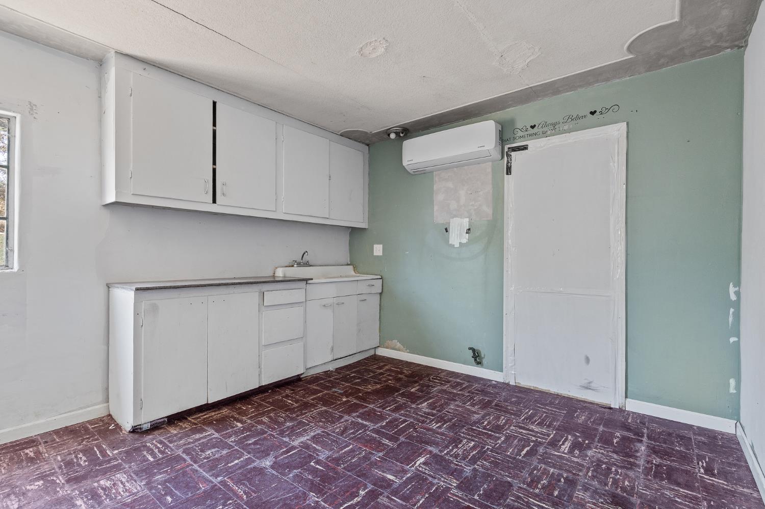 2448 S Lewis Ln, Sanger, CA 93657