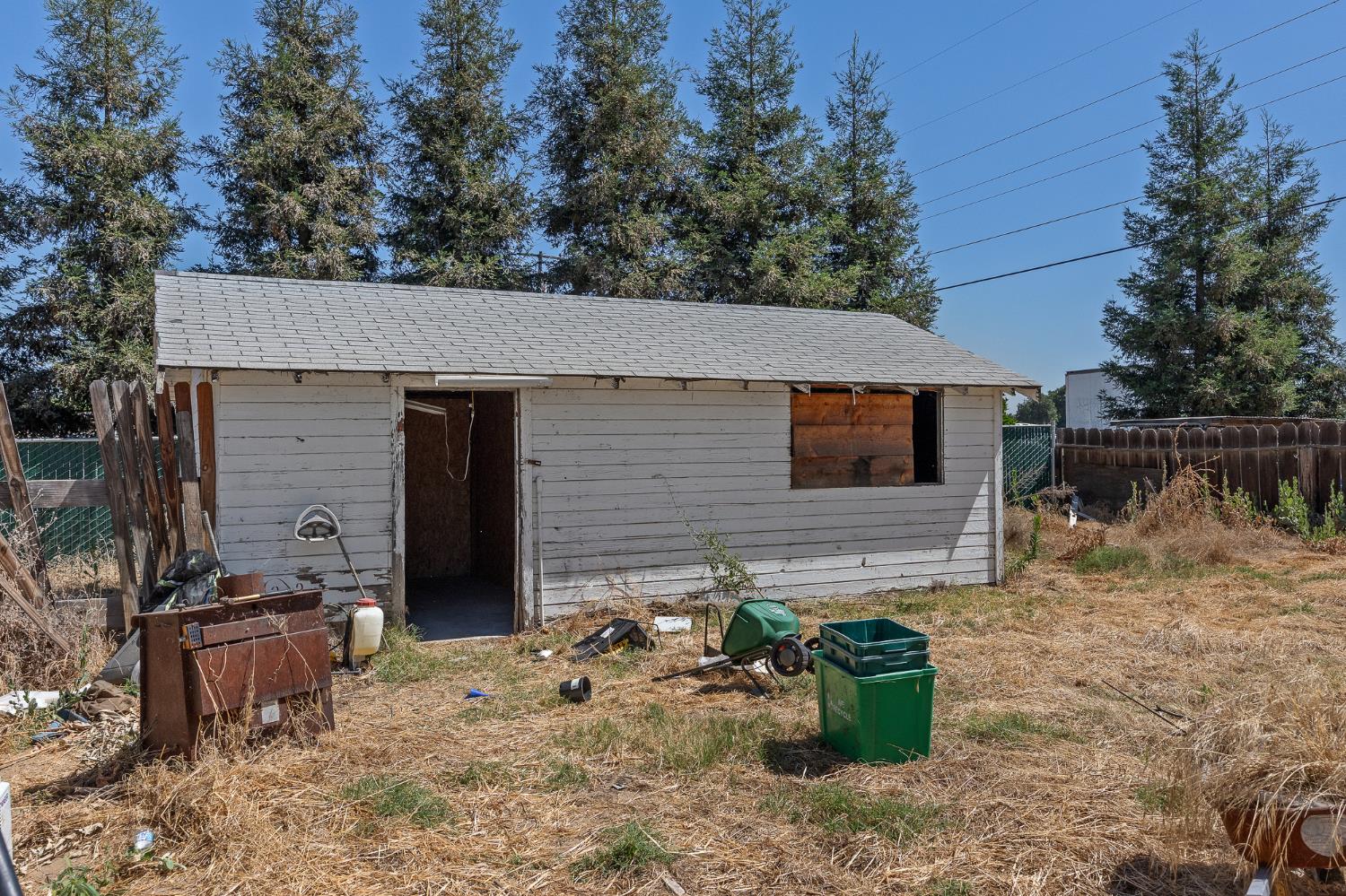 2448 S Lewis Ln, Sanger, CA 93657