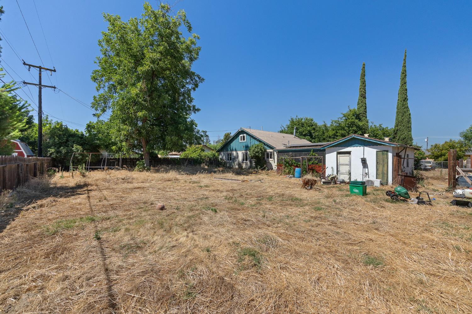 2448 S Lewis Ln, Sanger, CA 93657