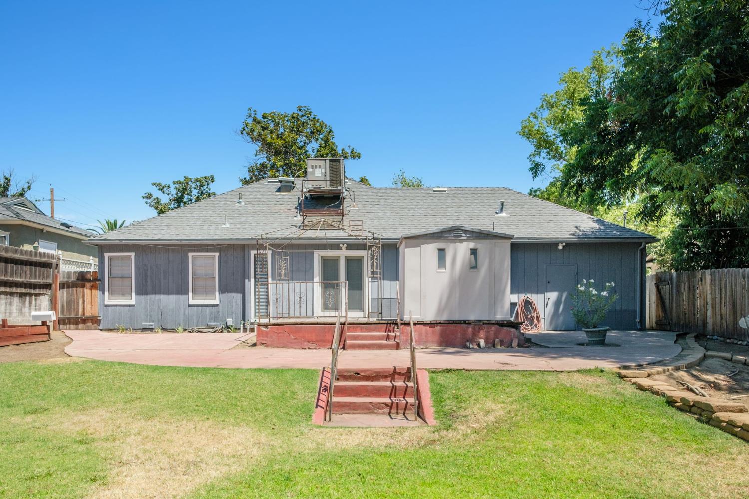 316 E Brown Ave, Fresno, CA 93704