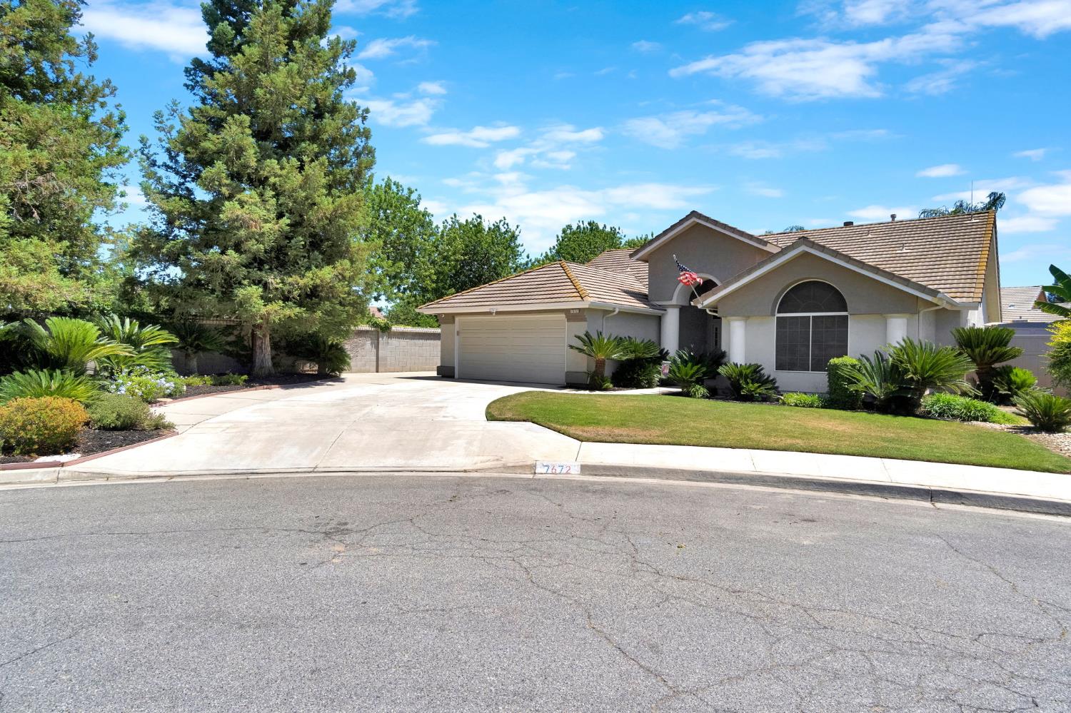 7672 N Dante Ave, Fresno, CA 93722