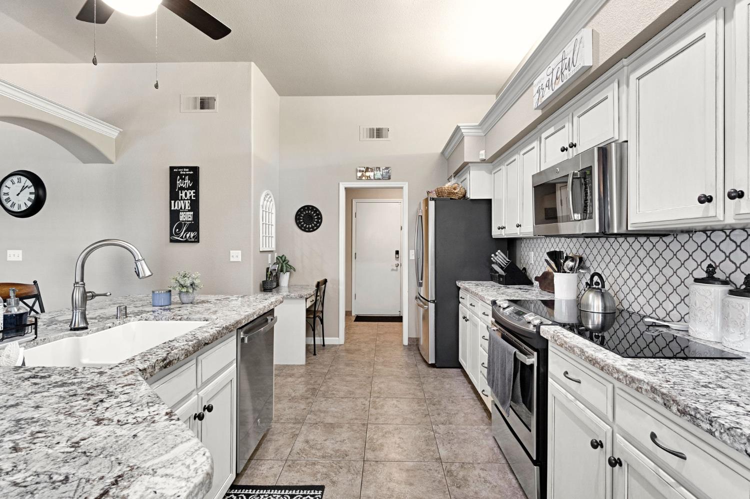 7672 N Dante Ave, Fresno, CA 93722