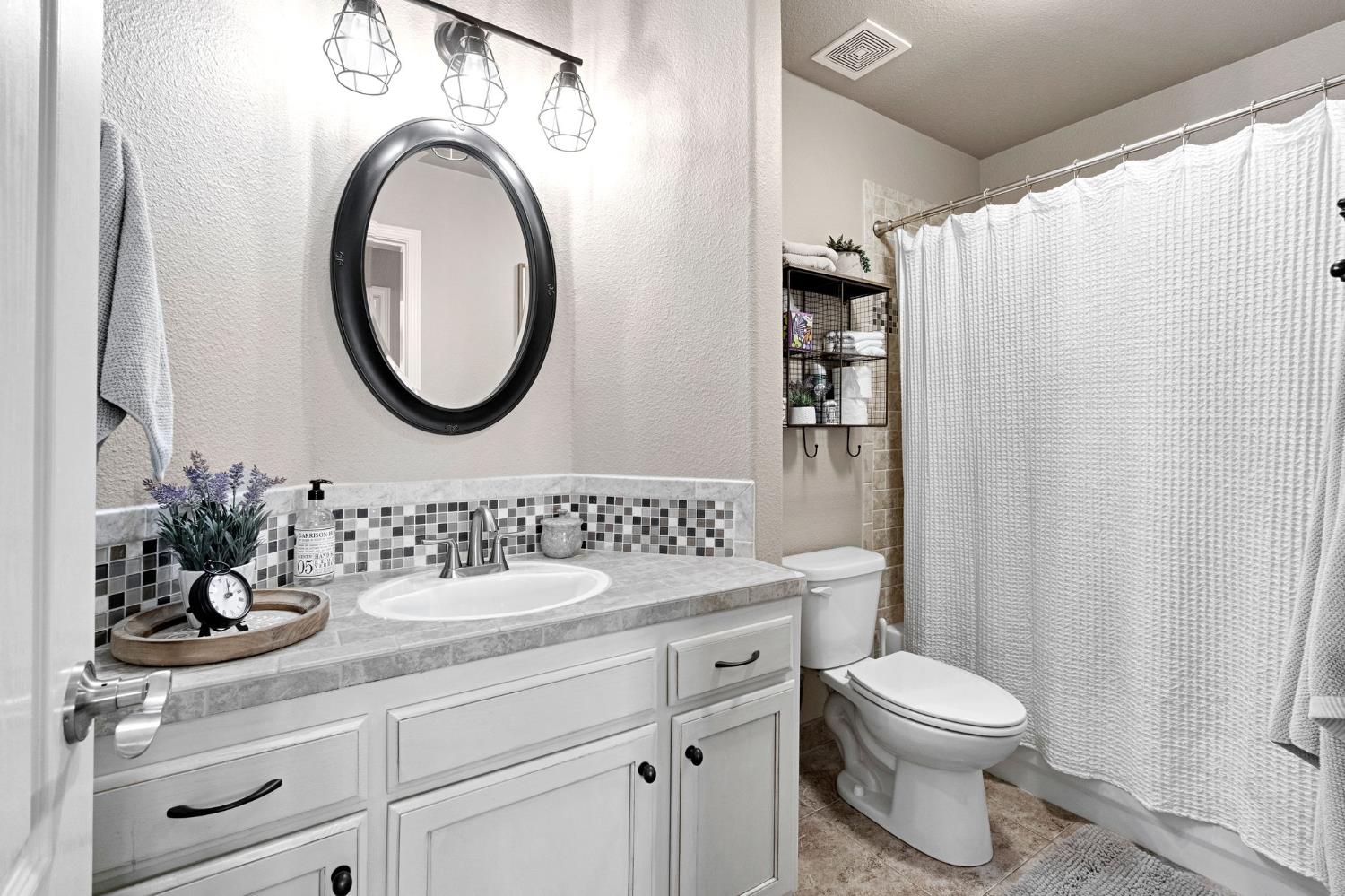 7672 N Dante Ave, Fresno, CA 93722