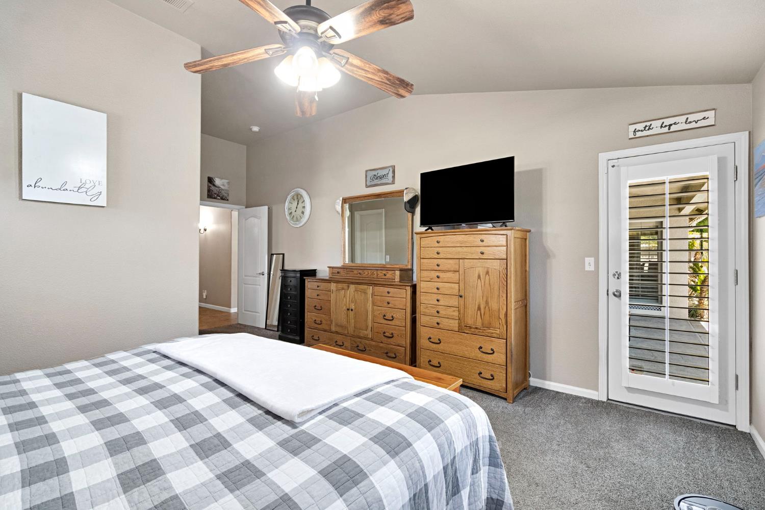 7672 N Dante Ave, Fresno, CA 93722