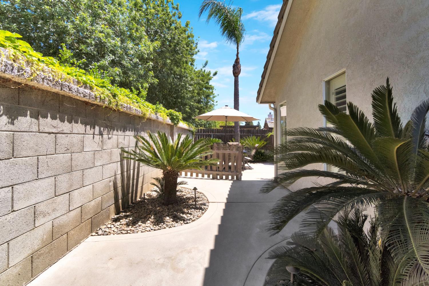 7672 N Dante Ave, Fresno, CA 93722