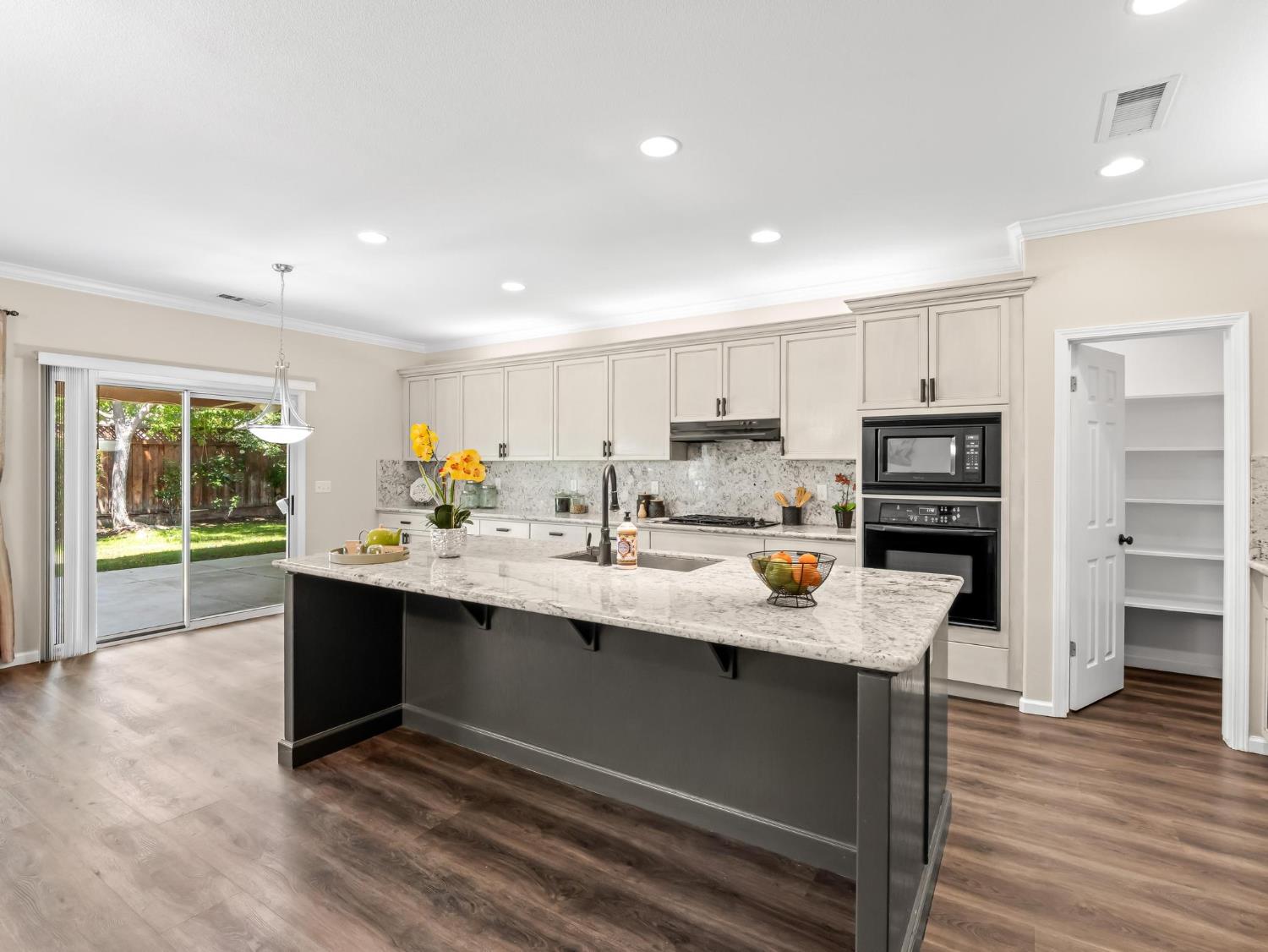 2222 Carson Ave, Clovis, CA 93611