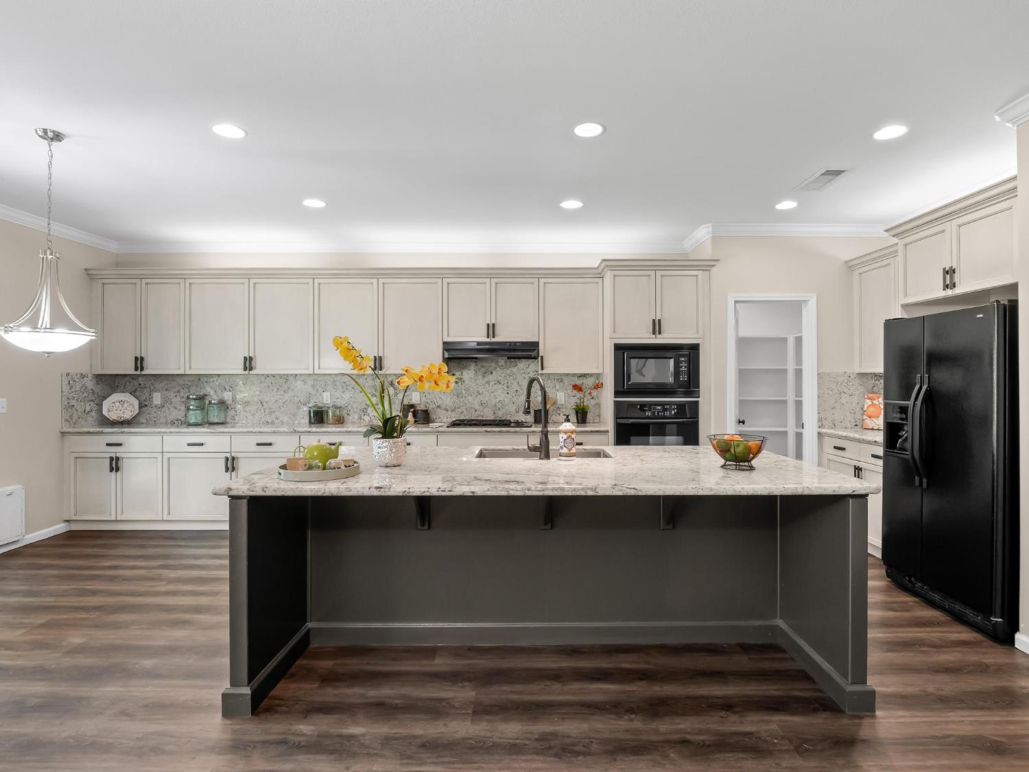 2222 Carson Ave, Clovis, CA 93611