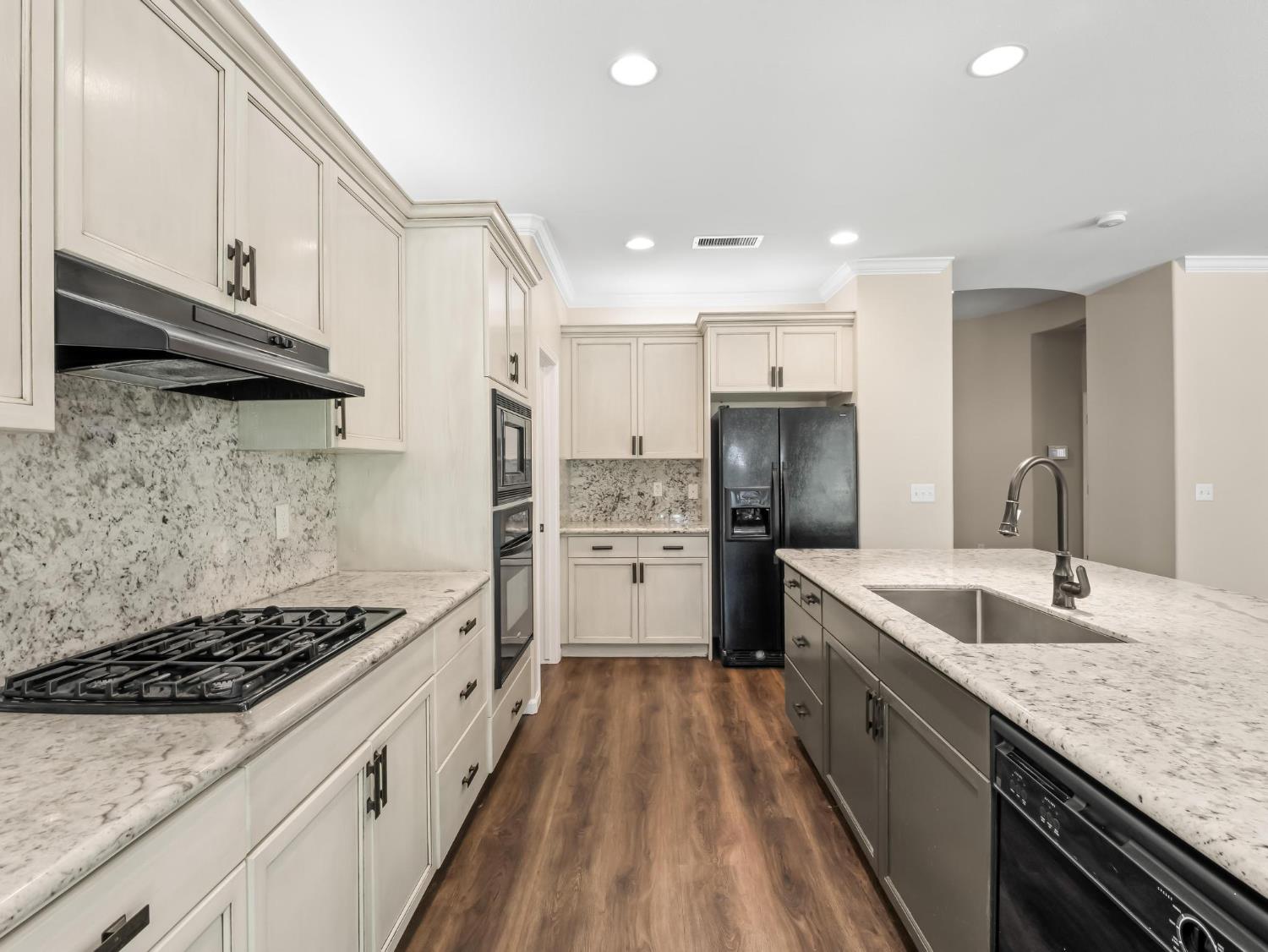 2222 Carson Ave, Clovis, CA 93611