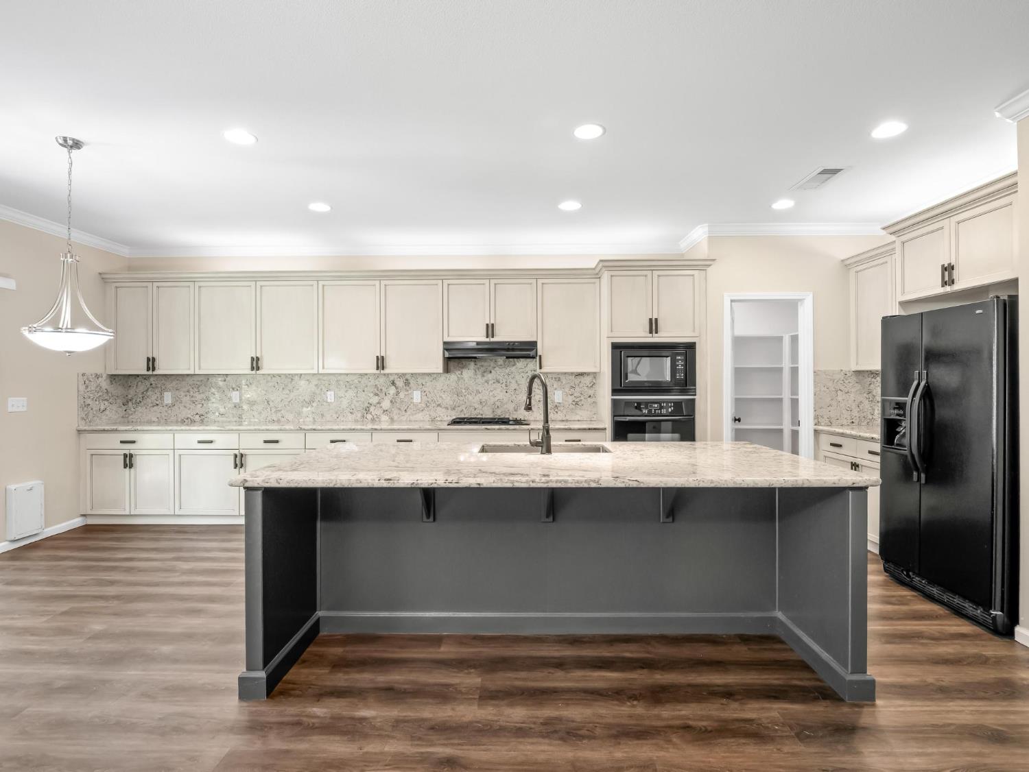 2222 Carson Ave, Clovis, CA 93611