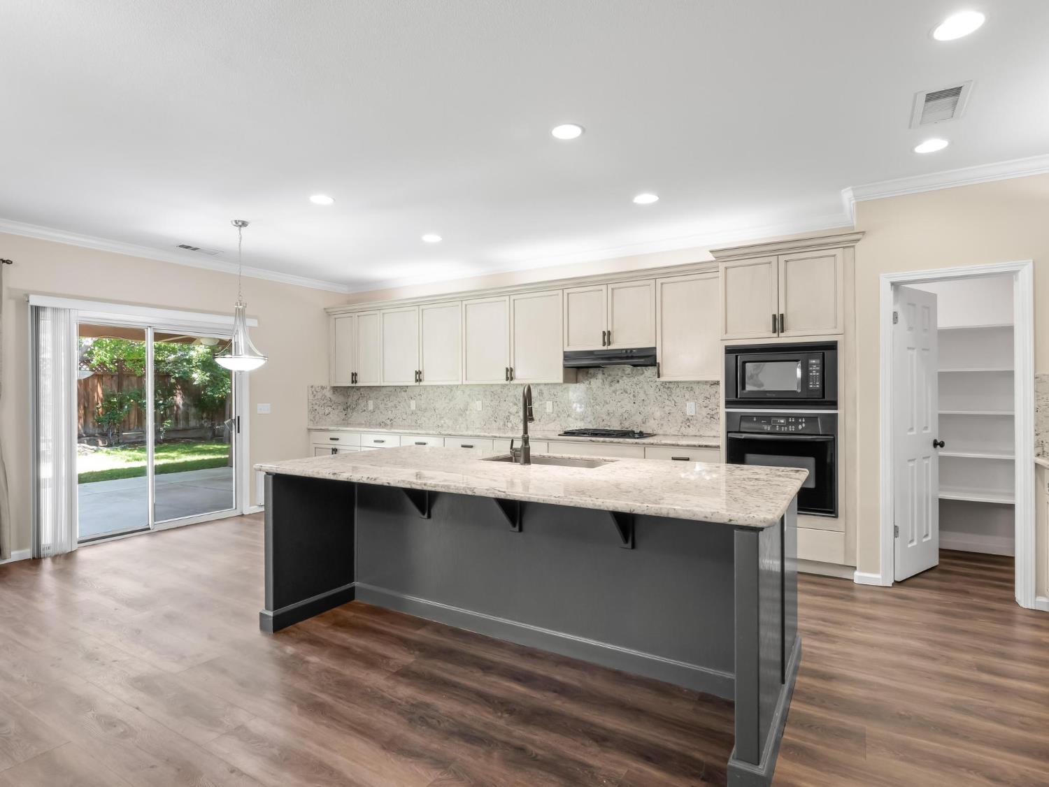 2222 Carson Ave, Clovis, CA 93611