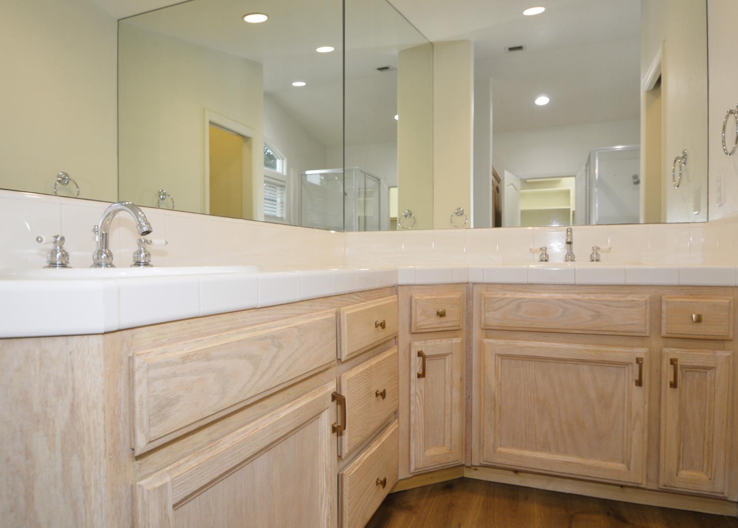 2549 E Jenny Ave, Fresno, CA 93720