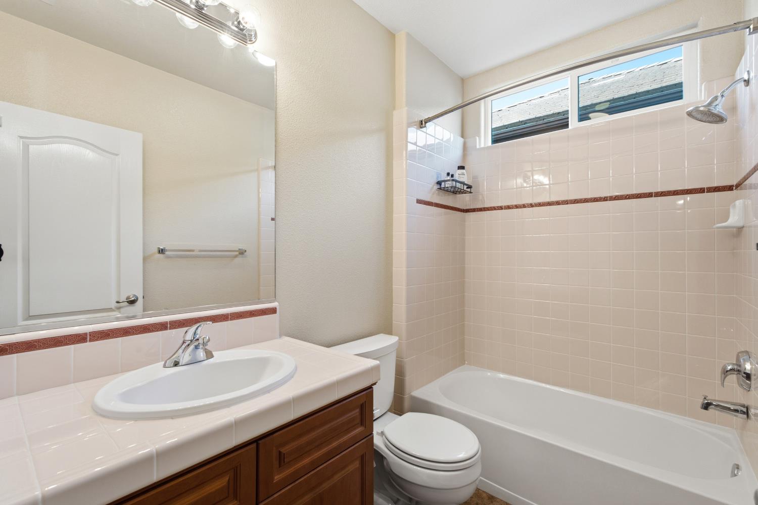 3242 Everglade Ave, Clovis, CA 93619