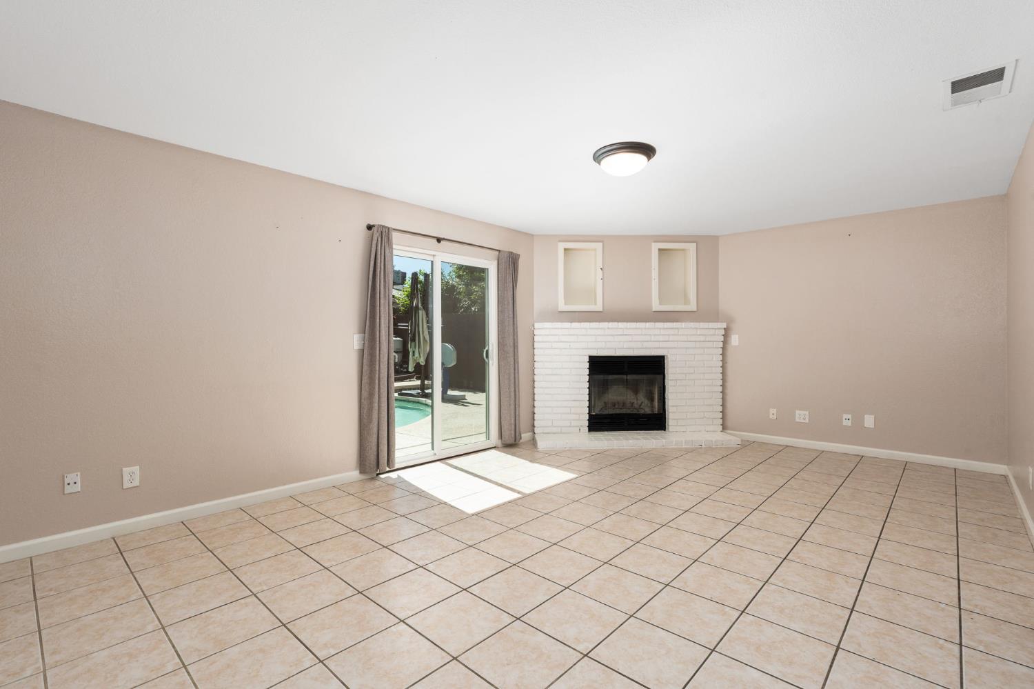 3034 N Marty Ave, Fresno, CA 93722