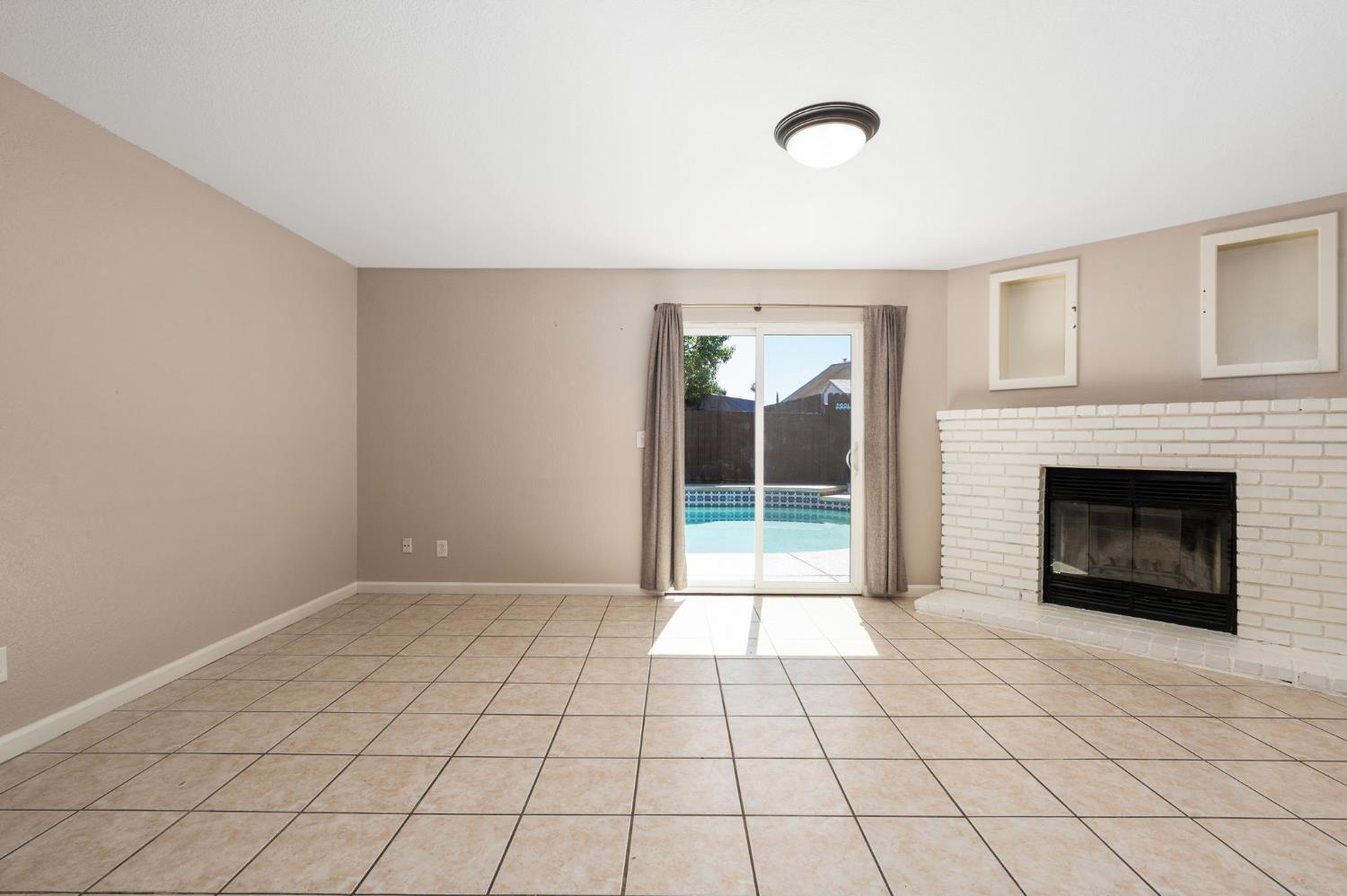 3034 N Marty Ave, Fresno, CA 93722