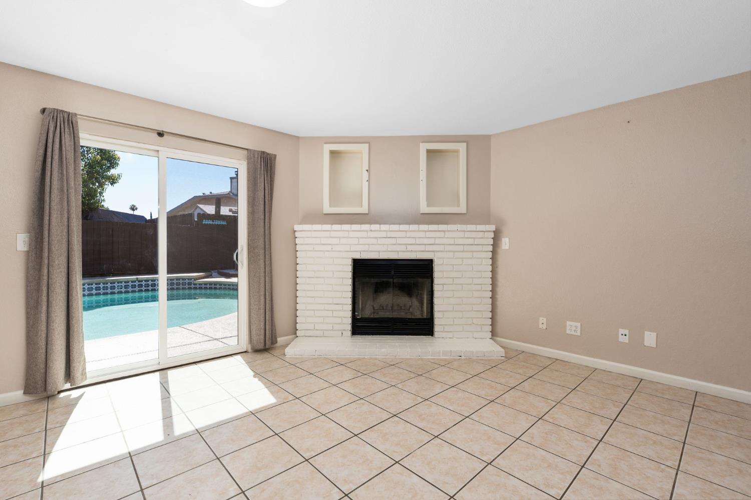 3034 N Marty Ave, Fresno, CA 93722