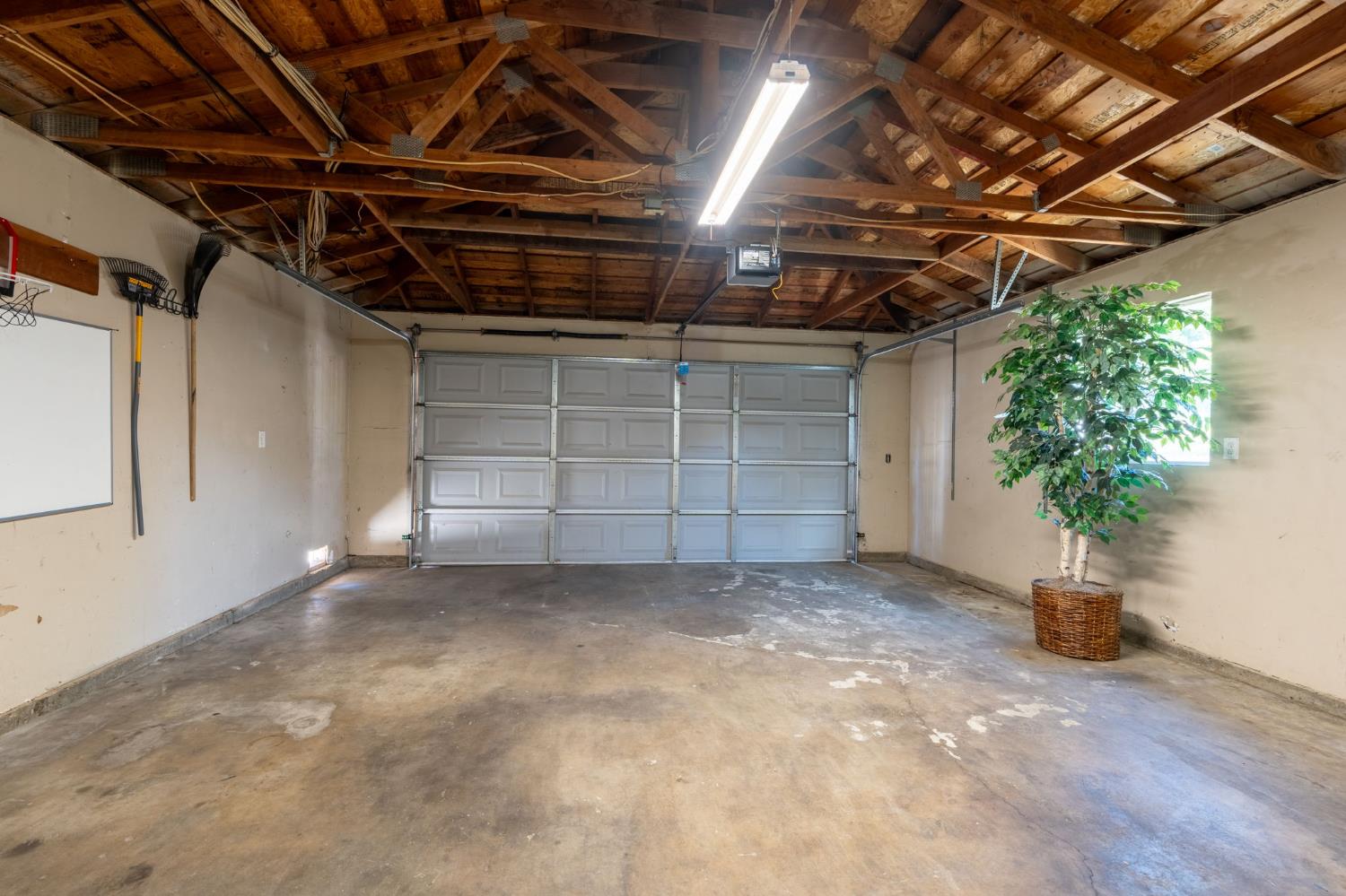 3034 N Marty Ave, Fresno, CA 93722