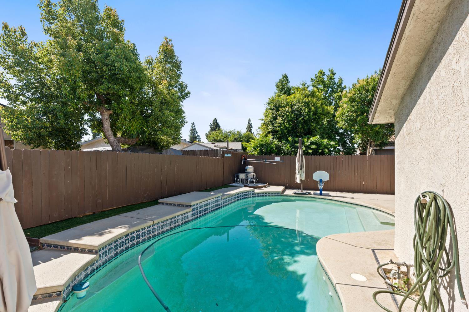 3034 N Marty Ave, Fresno, CA 93722