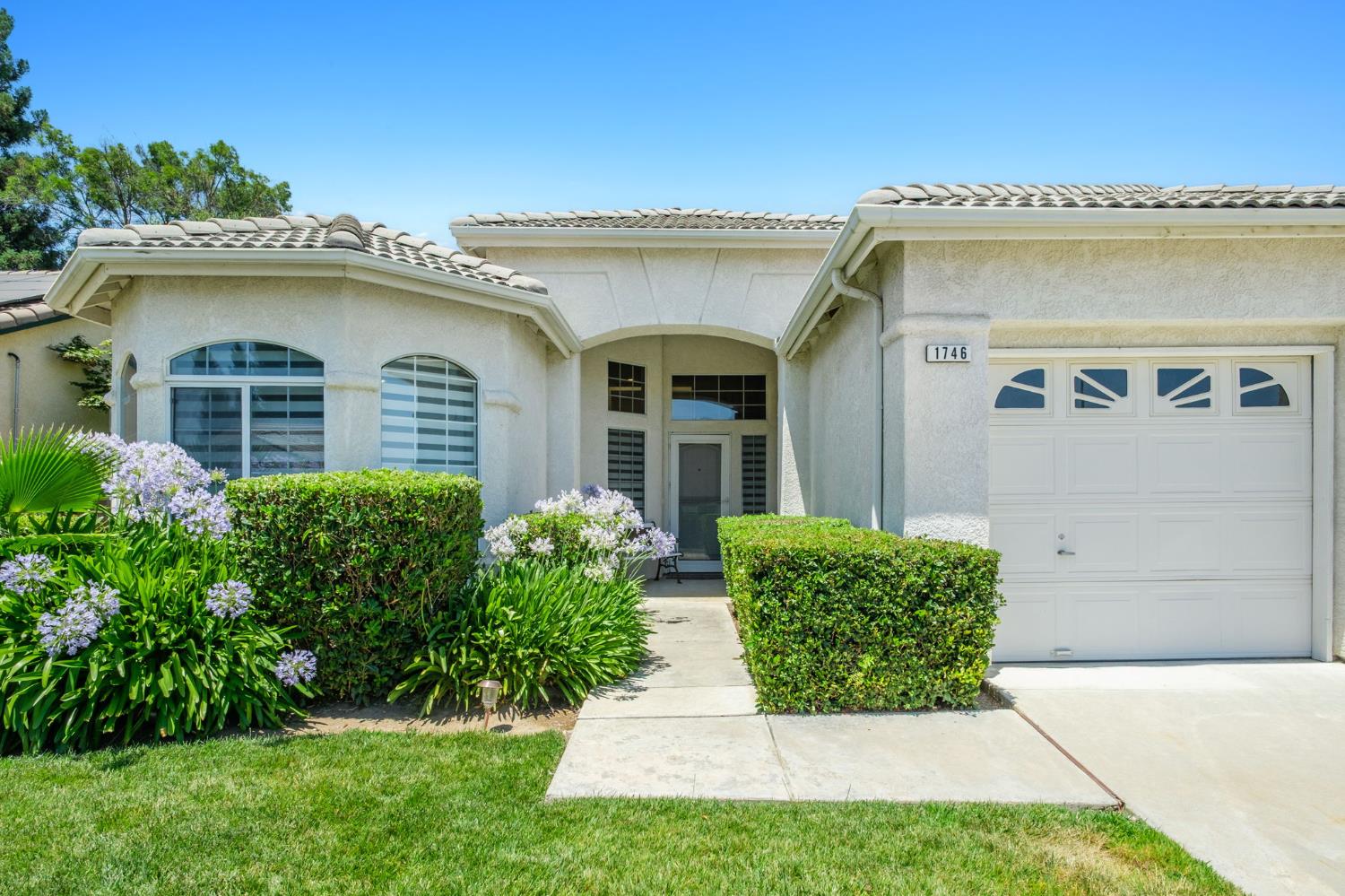 1746 E Chelsea Dr, Fresno, CA 93720