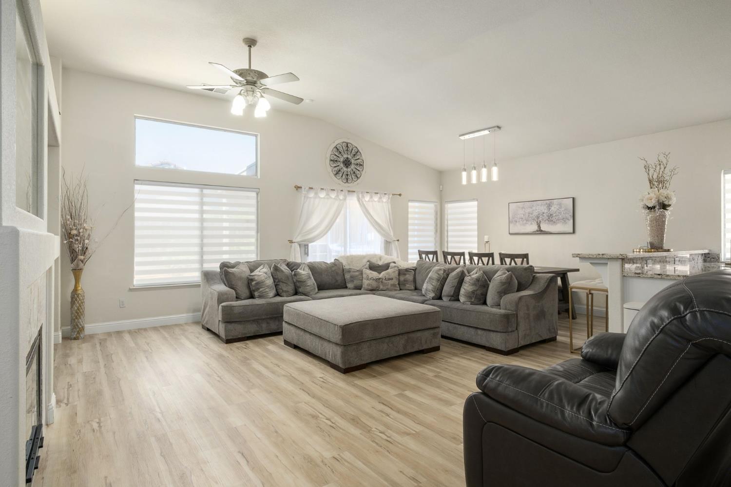 1746 E Chelsea Dr, Fresno, CA 93720
