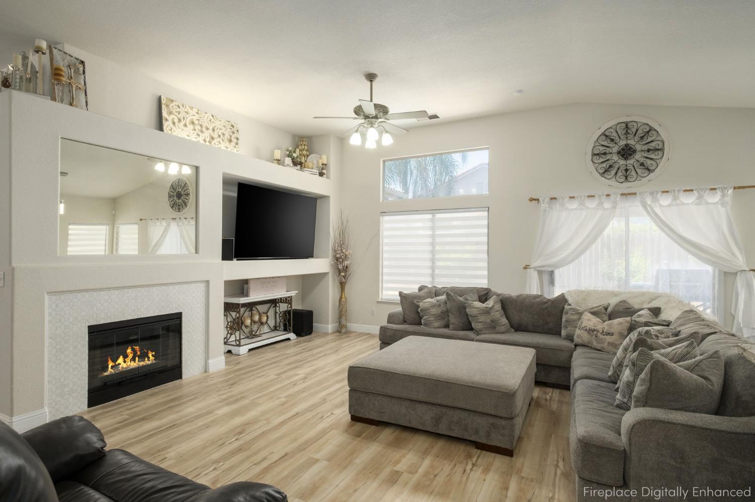 1746 E Chelsea Dr, Fresno, CA 93720