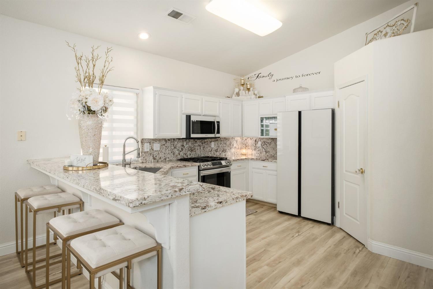 1746 E Chelsea Dr, Fresno, CA 93720